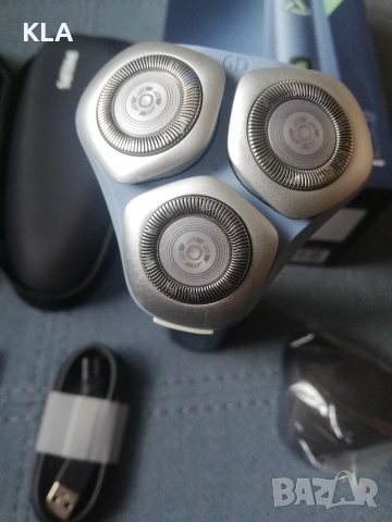 Ел. самобръсначка Philips серия 3000 модел S3886/05, снимка 2 - Електрически самобръсначки - 52771095