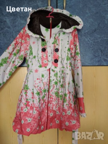 Красив шлифер за малка дама, снимка 1 - Детски якета и елеци - 37686540