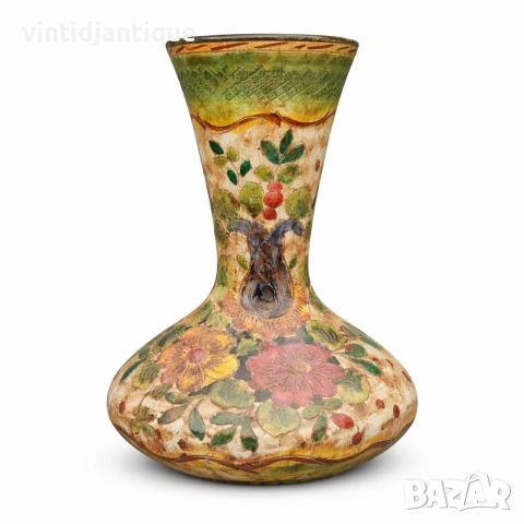 Декоративен керамичен съд с ръчно рисувани флорални мотиви