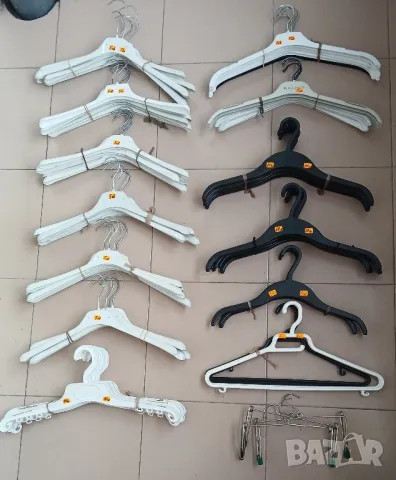 Пластмасови закачалки за дрехи., снимка 1
