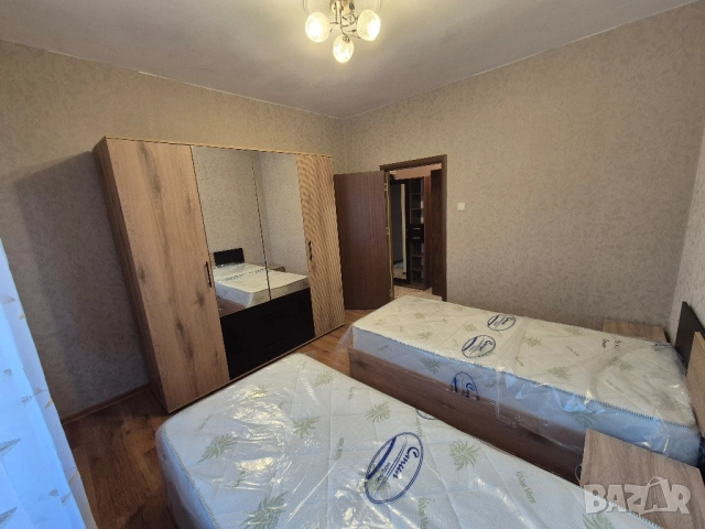 Тристаен апартамент в ж.к. Свобода, снимка 4 - Апартаменти - 51803595