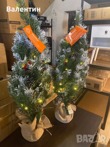 Изкуствена Коледна елха 92см със сняг, 50 светодиода, 10 горски плодове и 10 шишарки, снимка 4 - Декорация за дома - 52314984