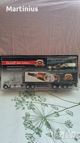 Макет на американски камион Peterbilt 356, снимка 2 - Коли, камиони, мотори, писти - 50854194