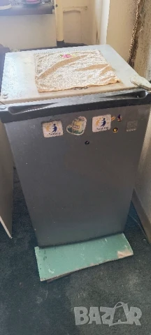 Малък хладилник Beko,работещ