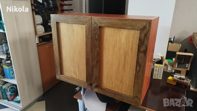 Кухненски шкаф горен ред с орехови врати масив 80/60/32см