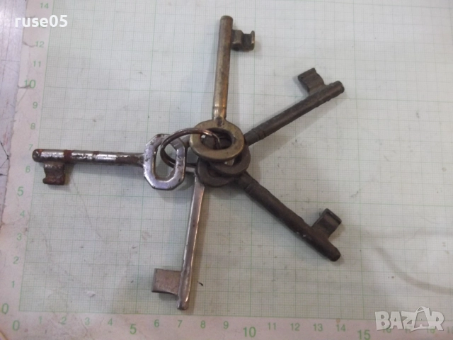 Лот от 5 бр. стари обикновенни ключа