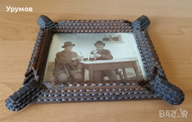 Антикварна рамка за снимки Tramp Art , снимка 2 - Антикварни и старинни предмети - 53934813