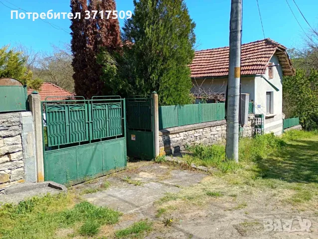 Продавам самостоятелна къща с просторен двор - спокойно място за живеене или почивка, снимка 2 - Къщи - 56167523