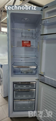 Немски ретро хладилник с фризер Amica Baby Blue - 2 ГОДИНИ ГАРАНЦИЯ, снимка 4 - Хладилници - 54137072