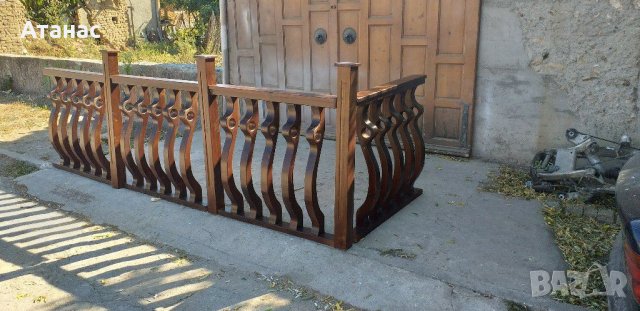 Дървен парапет