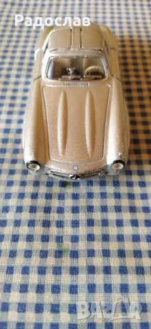 Kinsmart инерционна количка Mercedes , снимка 4 - Колекции - 47446357