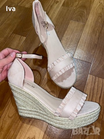 Дамски сандали с платформа