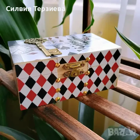 Ръчно изработена дървена кутия Алиса в страната на чудесата , снимка 5 - Декорация за дома - 50288012
