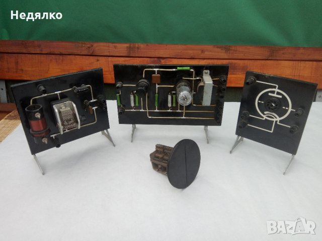 3бр стари руски радиа-модели,1972г, снимка 12 - Радиокасетофони, транзистори - 31799453