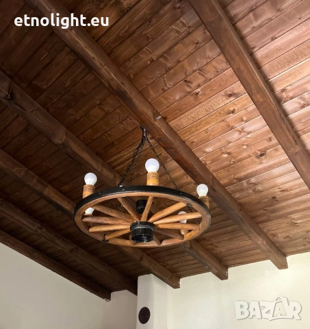 Полилеи, осветление,лампи от автентични колела от каруца с ръчно изработени дървени чашки , снимка 10 - Полилеи - 52059038