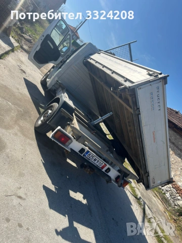 Услуги с тристранен самосвал