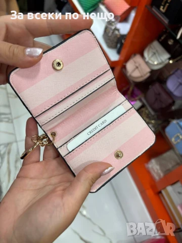 Victoria's Secret Визитник За Карти С Ключодържател Виктория Сикрет - Различни Цветове Код E744, снимка 7 - Портфейли, портмонета - 51293345