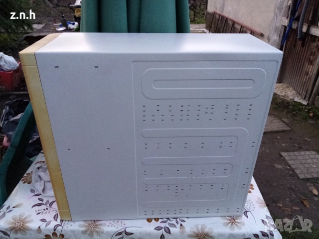 Ретро настолен компютър, снимка 5 - За дома - 52689701