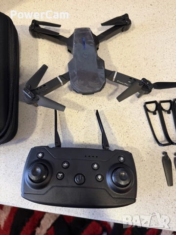 🚁 Дрон E88 с двойна камера, Wi-Fi управление и аксесоари