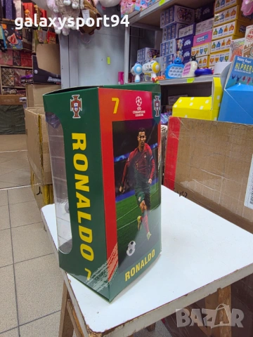 Португалия Детски играчка с Екип Роналдо Cr7 Червена Фигурка в кутия 20см, снимка 2 - Футбол - 54335944