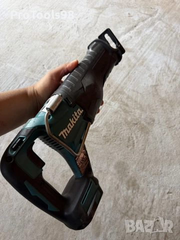 Makita DJR187 безчетков саблен трион, снимка 2 - Триони и циркуляри - 55361306