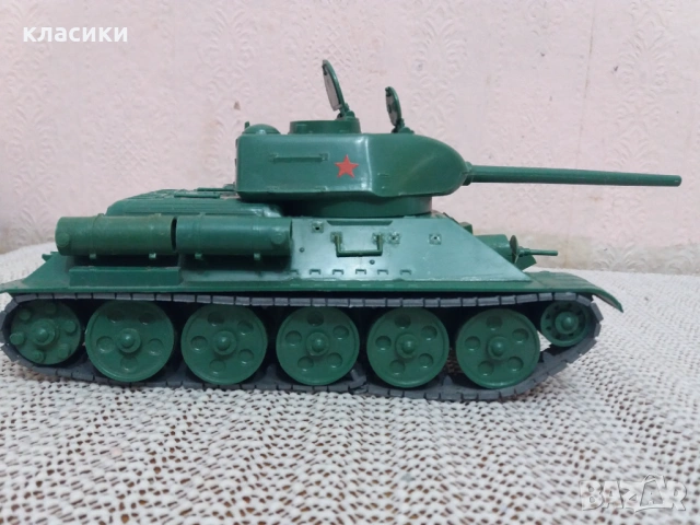 Макет на танк Т-34., снимка 8 - Коли, камиони, мотори, писти - 54155235