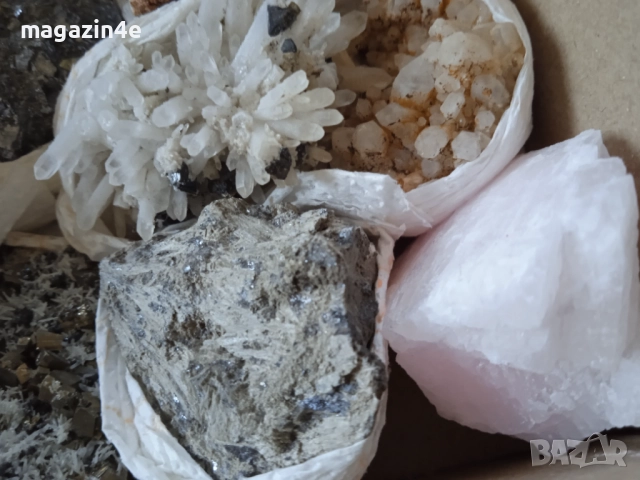 Sale, Кутия с минерали от България,естествени кристали и камъни, за колекционери геолози любители,, снимка 5 - Колекции - 51854513