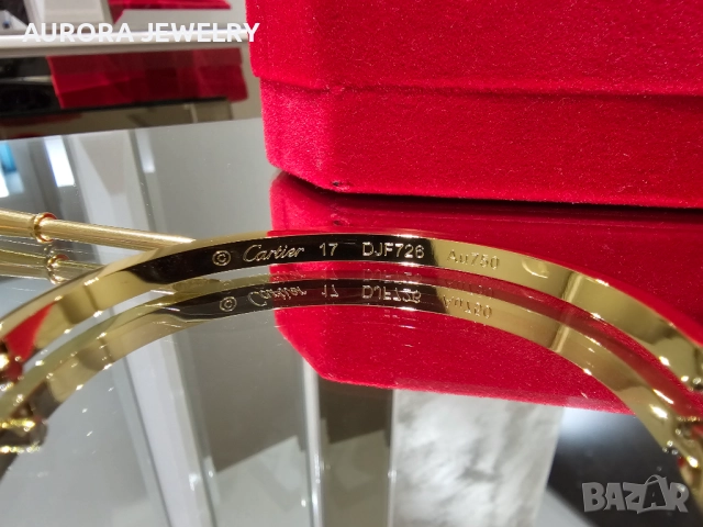 CARTIER Love Gold 10 Diamonds Small Model Гривна с Отверка, снимка 10 - Гривни - 52821378