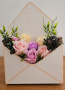Картонен пощенски плик със сапунени рози