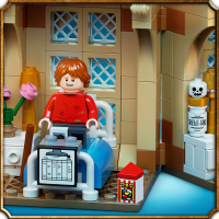 LEGO® Harry Potter™ 76398 - Болничното крило на Хогуортс, снимка 9 - Конструктори - 36430555
