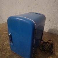 Мини хладилник BST-BCR-4  с обем 4 литра, охлажда до 10С° Може да затопля и да охлажда  Може да охла, снимка 1 - Хладилници - 44400453