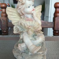 Продавам стара, красива фигурка на момиче-ангел., снимка 1 - Колекции - 42277950