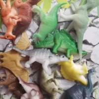 12 бр малки динозаври динозавър пластмасови фигурки играчки за игра и украса торта, снимка 1 - Фигурки - 40430890