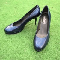 Стилни дамски лачени обувки на ток, Stuart Weitzman for Russell Bromley Bond Street London, EU 39.5, снимка 1 - Дамски обувки на ток - 31518961