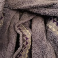 Кралски халат най-високо качество - хладко лилаво със стилна шевица, снимка 15 - Други - 39217671