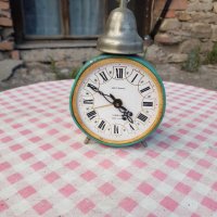 Стар настолен часовник будилник Янтар,Jantar, снимка 1 - Антикварни и старинни предмети - 33960012
