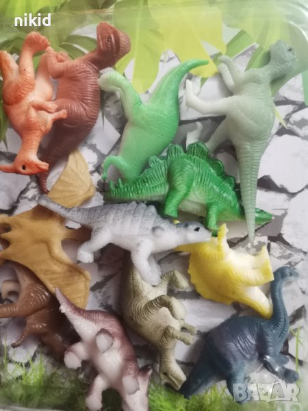 12 бр малки динозаври динозавър пластмасови фигурки играчки за игра и украса торта, снимка 1