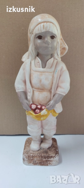 Момиче с кошница – изразителна авторска фигура, снимка 1