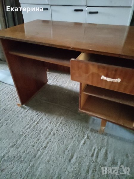 Ученическо бюро масивно и запазено, снимка 1