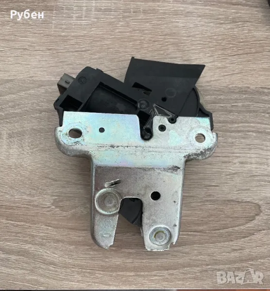 Брава за вратата на багажникът VW, снимка 1