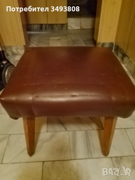 Стара запазена кожена табуретка , снимка 1