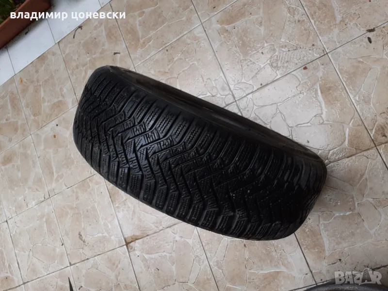 Зимна гума 205/60 R16 92H,много запазена с хубав протектор,с една лепенка,подходяща за резервна, снимка 1