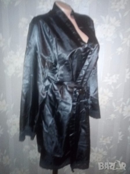 Нов сатенен халат с дантела ХЛ, снимка 1