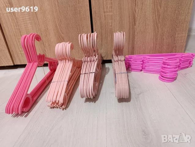 Закачалки за детски и бебешки дрехи 50 бр, снимка 2 - Закачалки - 56216786