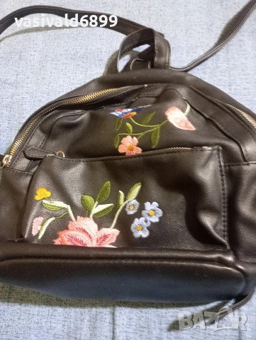 Дамска раничка , снимка 2 - Раници - 53891337