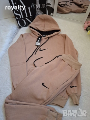 Nike Бежов Ватиран Екип , снимка 2 - Спортни екипи - 52526271
