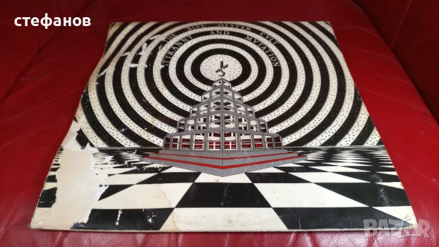 Дългосвиреща грамофонна плоча на THE BLUE OYSTER CULT „tyranny and mutation”, Холандия