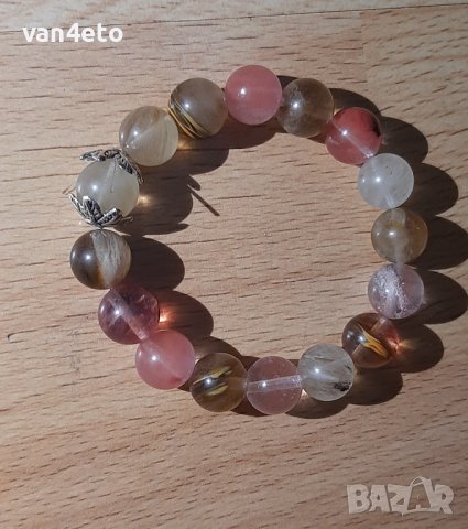 Гривни от естествени камъни