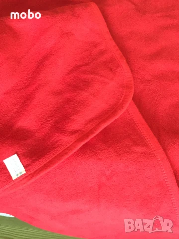 Червено  ново одеяло , марка Pierre Cardin   с размери 220x240 см,пухкаво и топло,бродирано лого 