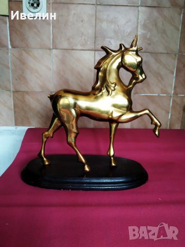 бронзова статуетка-кон